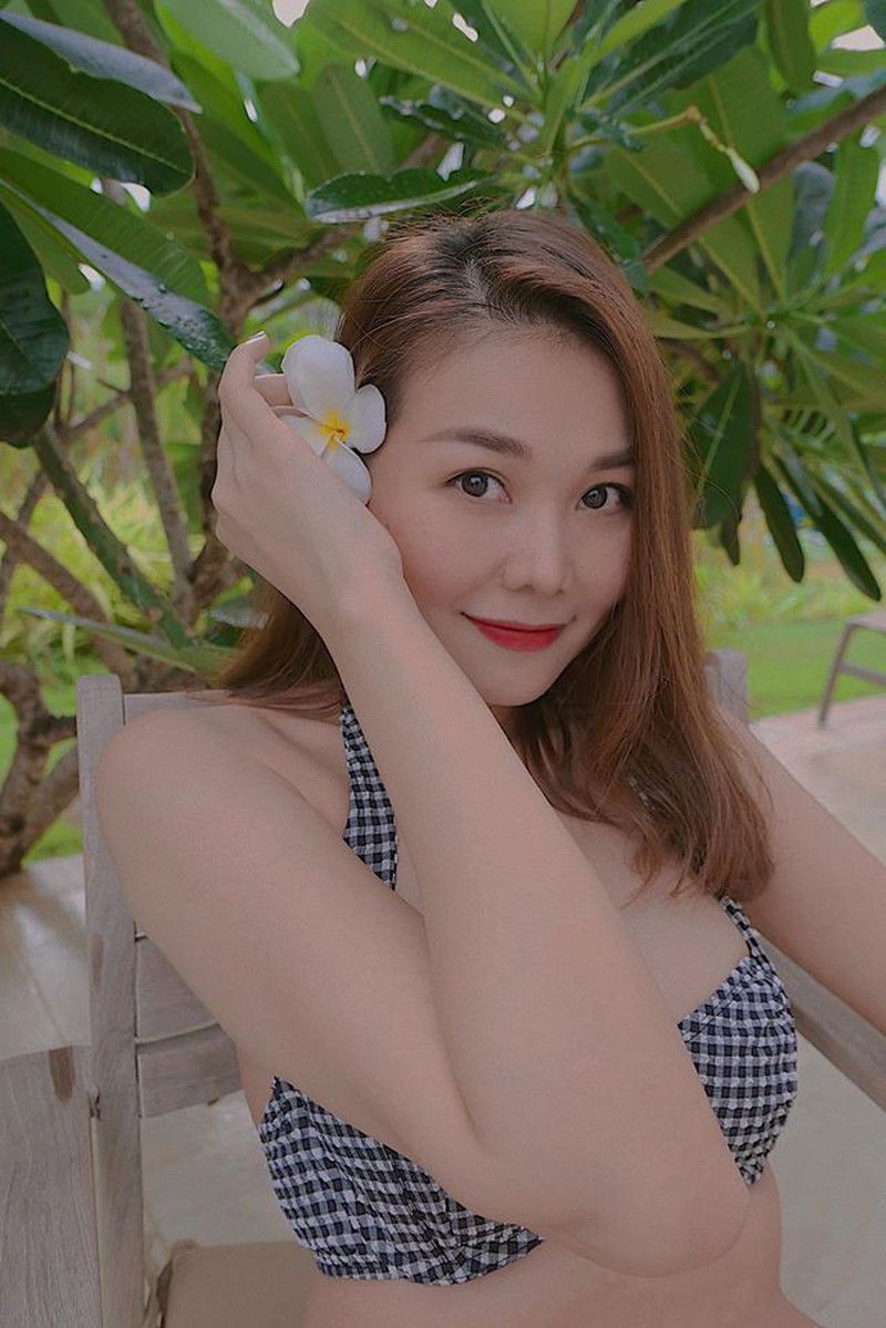 Thanh Hằng mặc bikini 