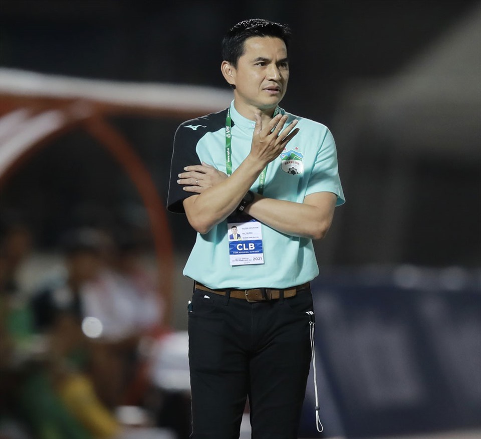 HLV Kiatisak được vinh danh, bóng đá Việt Nam vắng mặt trong 'CLB thế kỷ' của FIFA