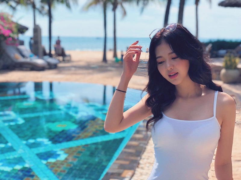 Liz Kim Cương mặc bikini xinh đẹp