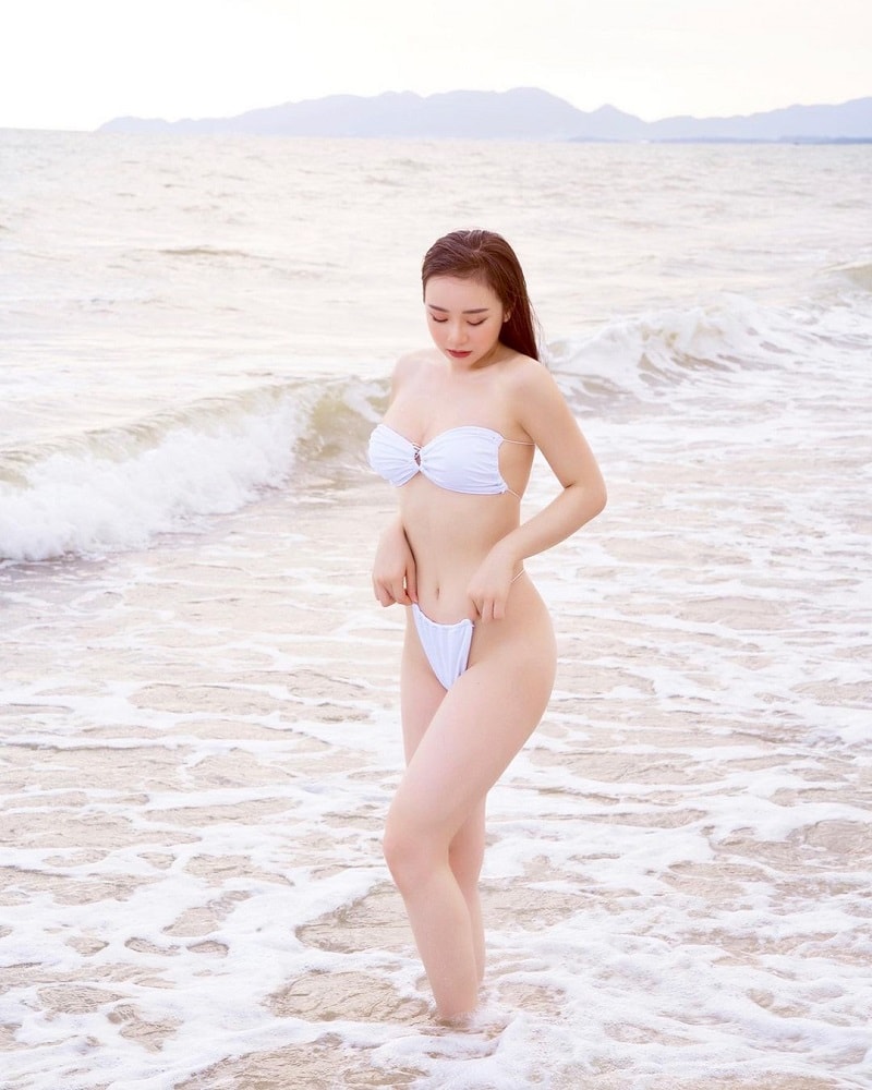Nguyễn Thủy Tiên mặc bikini
