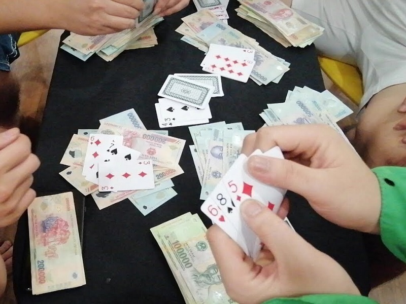 Khởi tố 2 đối tượng về hành vi đánh bạc tại An Giang