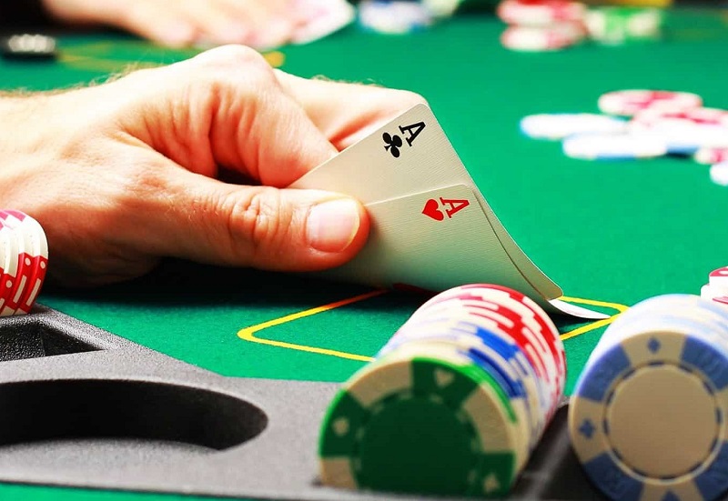 Tại sao nên tham gia chơi poker online kiếm tiền