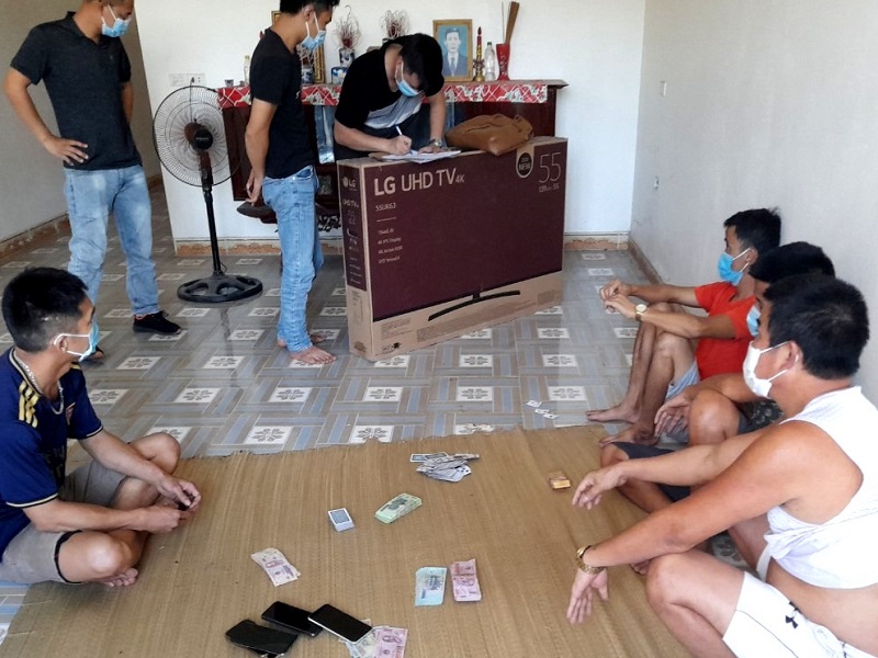Vĩnh Long: Triệt phá đường dây đánh bài ăn tiền