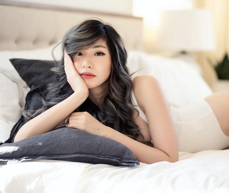 Leena Xu khoe ngực tròn sexy và vòng 3 nảy lửa