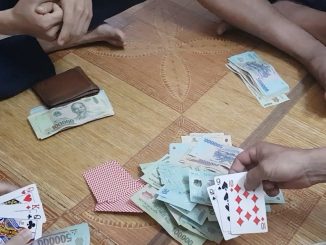 Bắt quả tang 4 phụ nữ thuê khách sạn đánh bạc ăn tiền