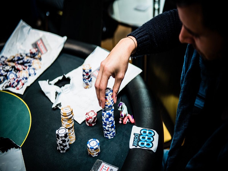Phỉnh Poker là gì? Cách kiếm chip trong Poker dễ dàng nhất